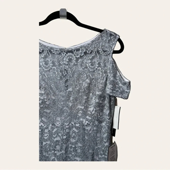 R&M RICHARDS OFF THE SHOULDER LACE GOWN SIZE 8 WHITE/SILVER/PLATINUM‎ IN COLOR - Picture 4 of 12